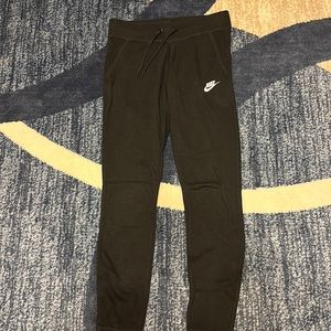 Women Black Nike Joggers Size:Small
